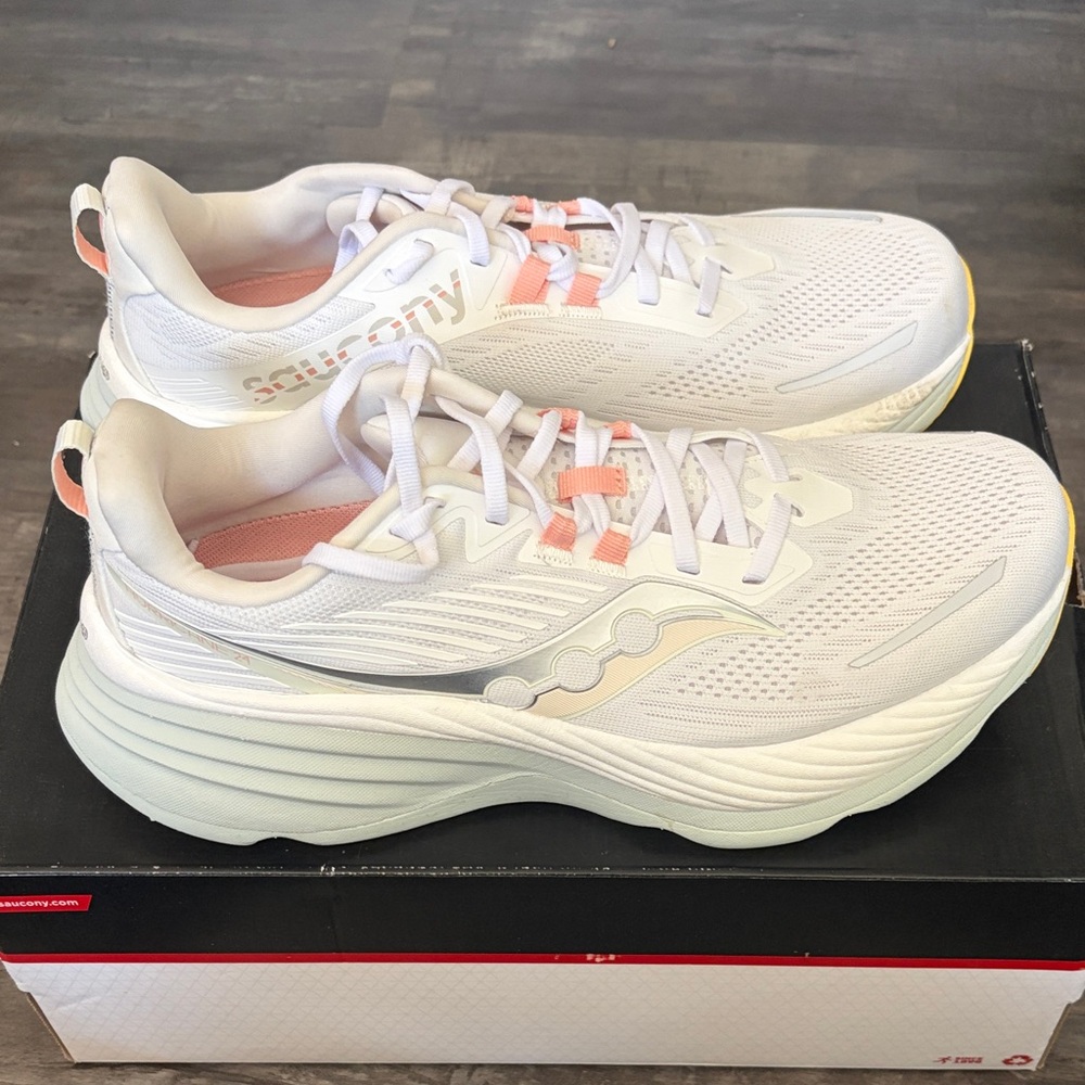 Saucony Hurricane 24